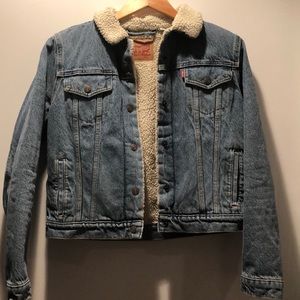 *WORN ONCE* Levi’s original sherpa trucker jacket